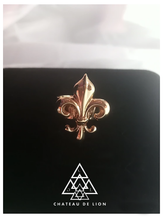 The Fluer De Lis ring in 14k gold made by chateau de lion. front view  cdl-rg-flr-gld-01