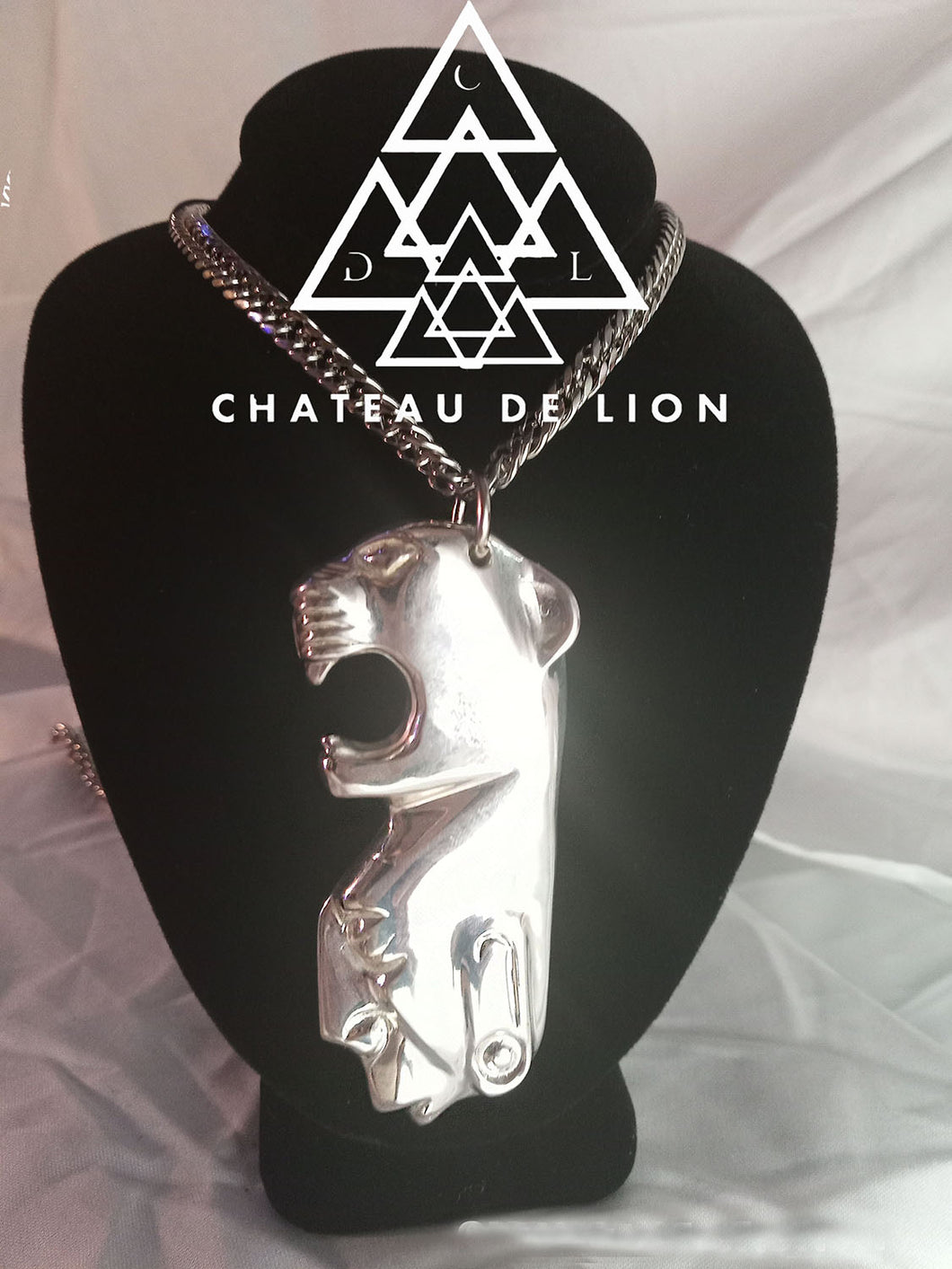 sterling silver jaguar shaman pendant necklace made by chateau de lion front view.   cdl-neck-jgr-pnd-01