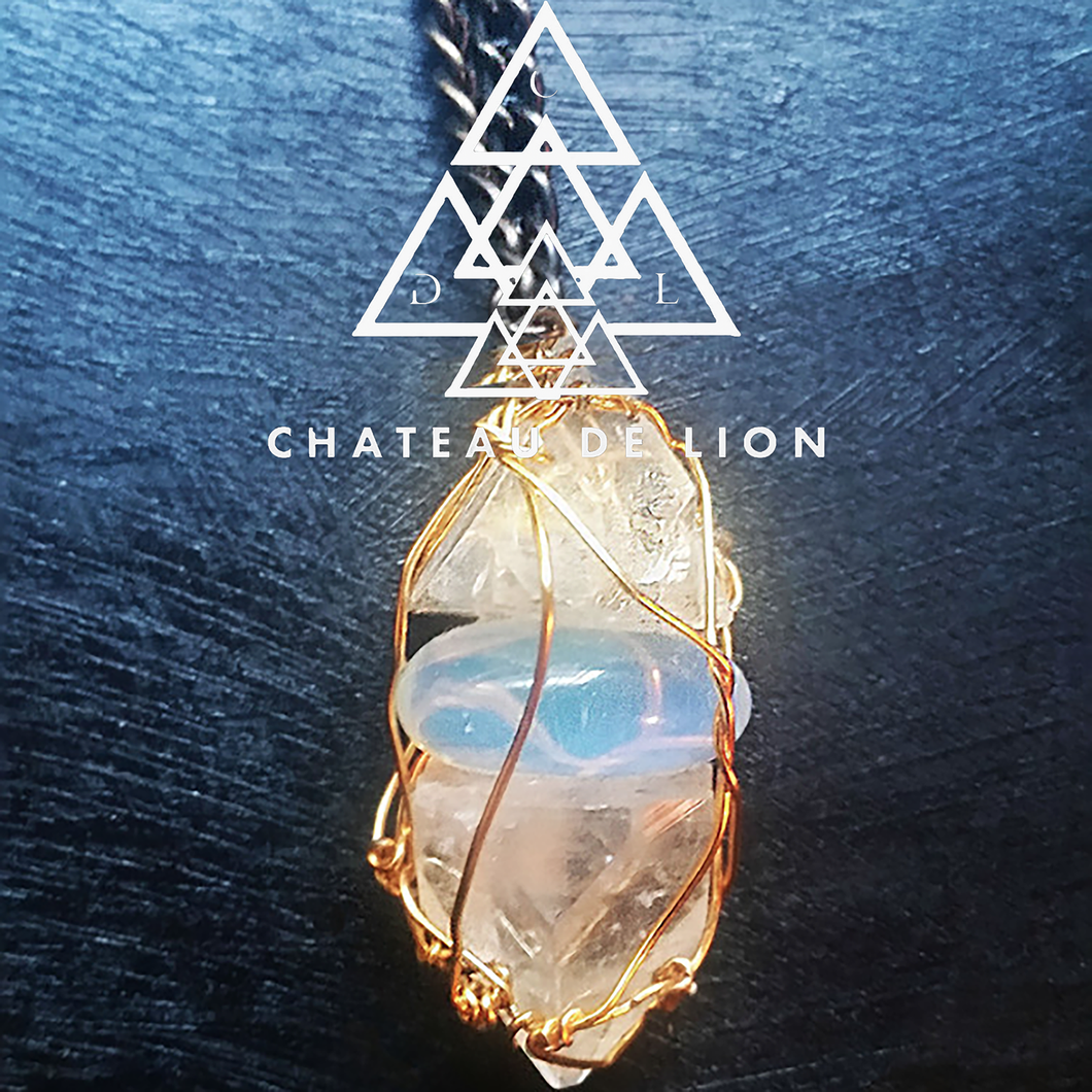 opal quartz crystal crystal amulet necklace mady by chateau de lion front view cdl-neck-qrtz-opl-01