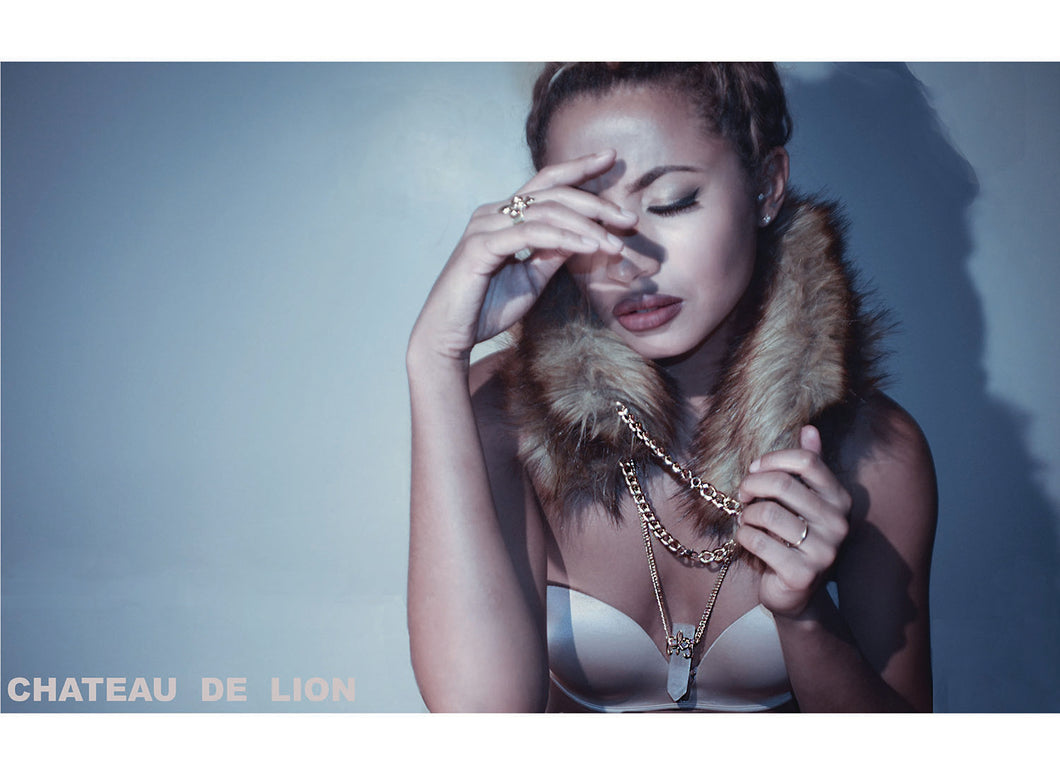 samadhi rose quartz crystal amulet necklace with 14k gold fluer de lis motif worn by a model made by chateau de lion   cdl-neck-rse-qrtz-01