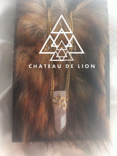 samadhi rose quartz crystal amulet necklace with 14k gold fluer de lis motif front view made by chateau de lion   cdl-neck-rse-qrtz-01