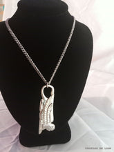 the egyptian sphinx penant necklace in sterling silver made by chateau de lion. cdl-neck-sphx-slvr-01