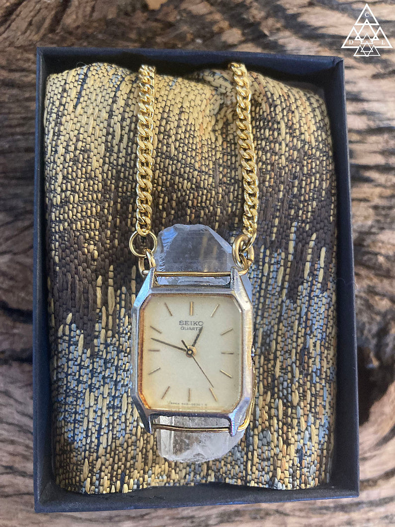 time crystal quartz crystal amulet necklace by chateau de lion front view cdl-neck-tm-001