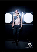 the classic jean vest made by chateau de lion front view.    cdl-vst-clsc-jn-01