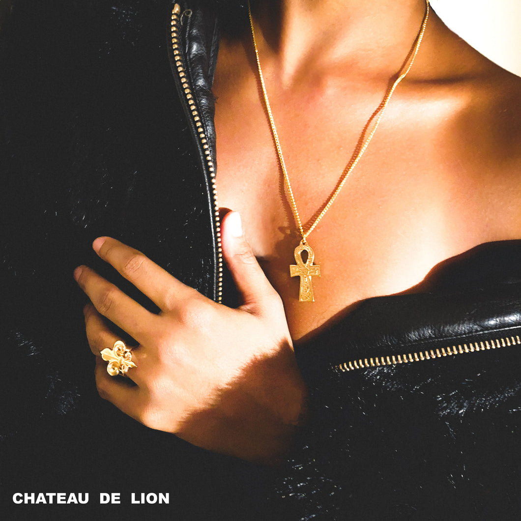 Egyptian 14k gold Ankh pendant necklace made by chateau de lion worn by a model  cdl-neck-ankh-01